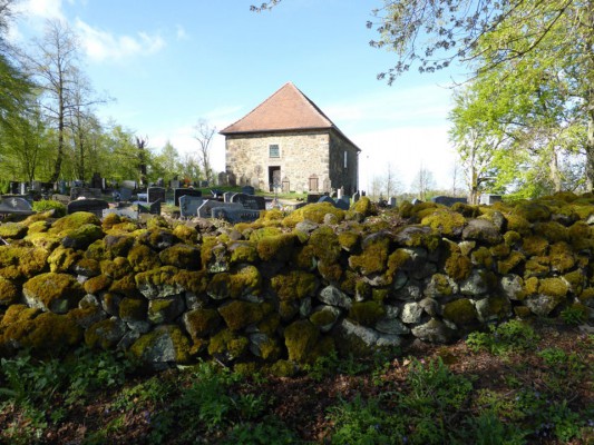 Friedhof auf dem Vulkan: Totenköppel Meiches, Hessen/NaturOrte