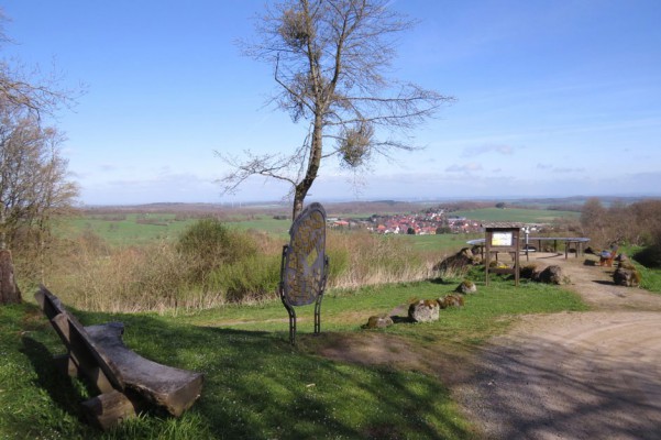 Friedhof auf dem Vulkan: Totenköppel Meiches, Hessen/NaturOrte